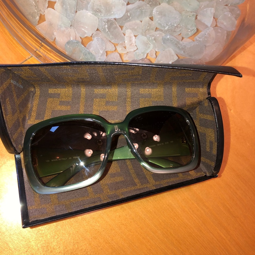 FENDI sunglass, perfect condition never worn